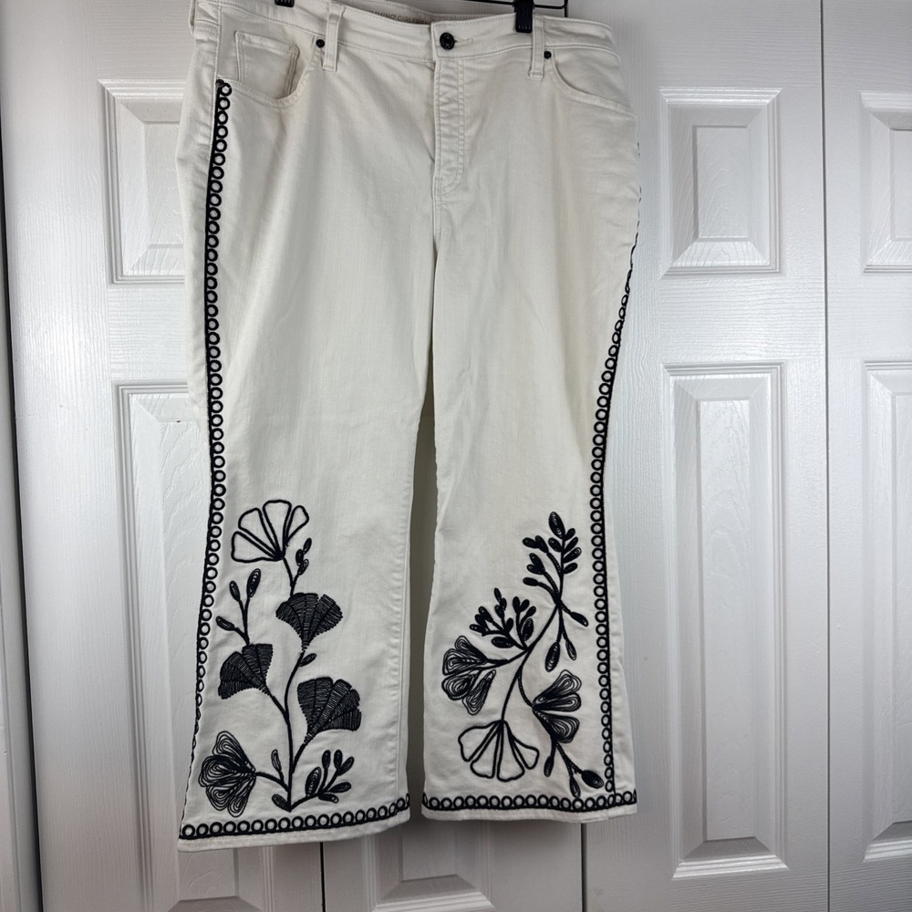 Chico's Ginkgo‎ Girlfriend So Slimming Kick Flare Cropped Jeans Size 14P